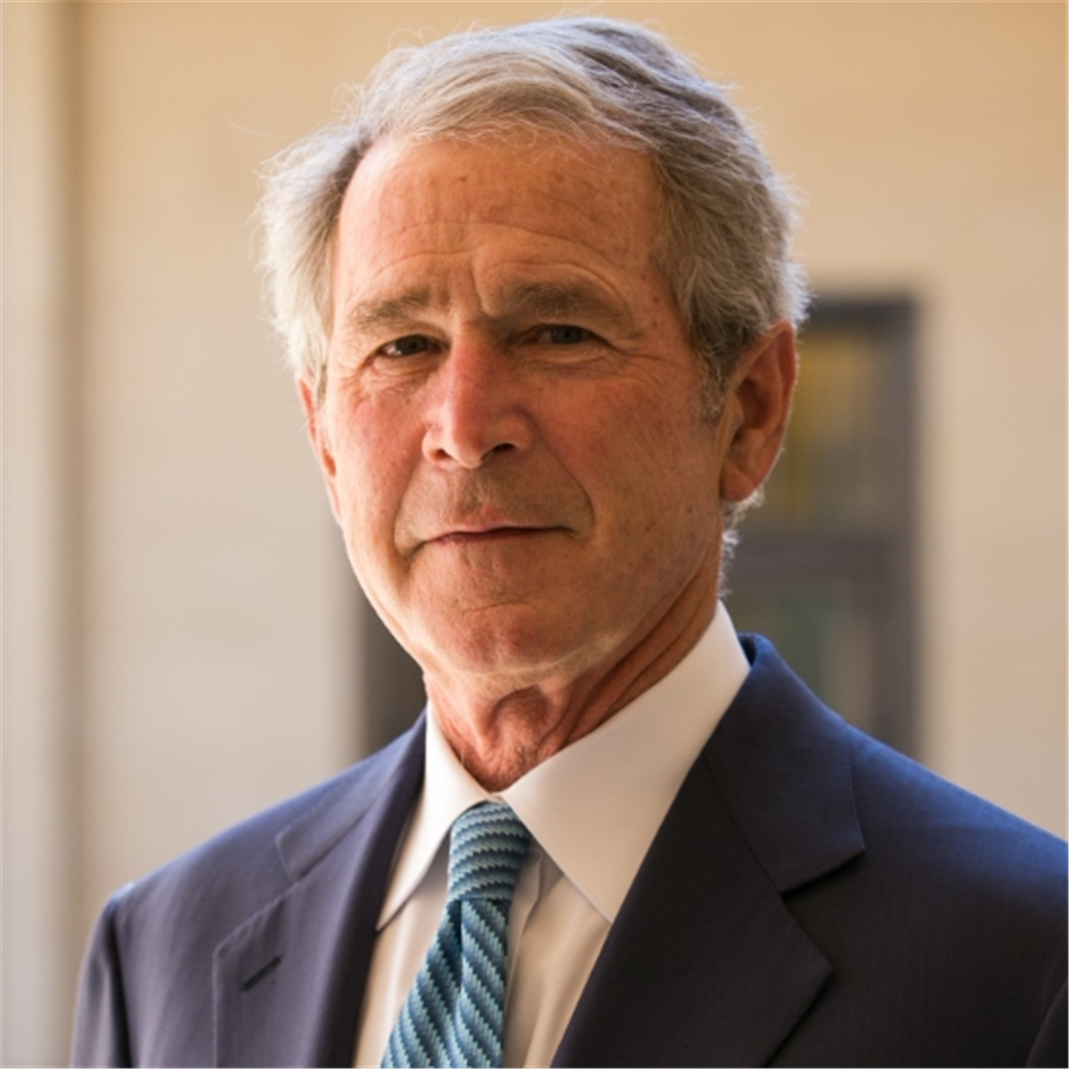 George W. Bush führte das Land während einer Zeit großer Herausforderungen und Veränderungen.