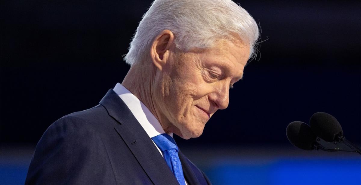 Once Banned, Then Silenced: Wie Clintons 'Don't Ask, Don't Tell'-Politik das LGBTQ-Militär betroffen hat